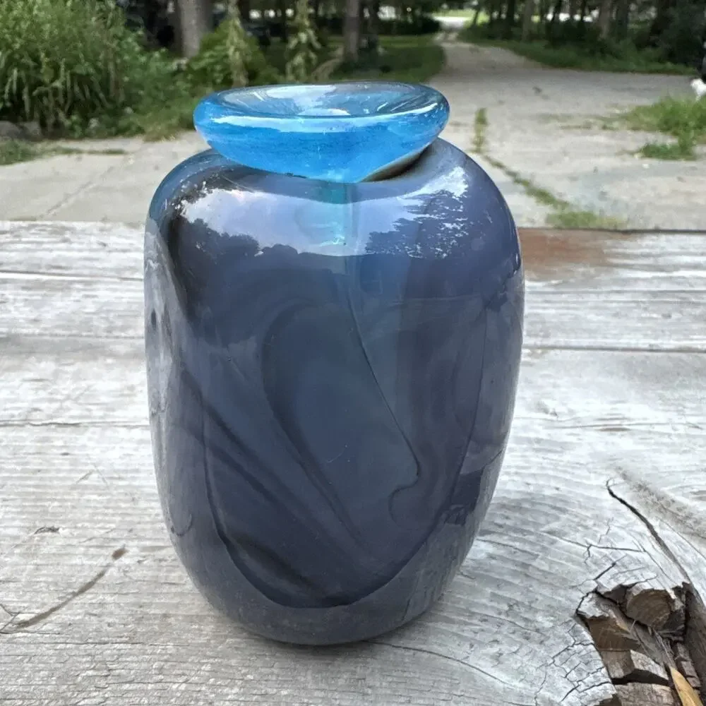 Studio Swirl Art Glass Bud Vase Signed Hewey Scutter 4.75” tall